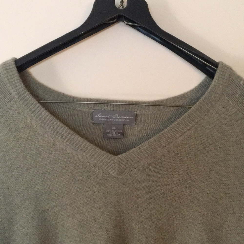 100% Cashmere Daniel Cremieux V-Neck Sweater
